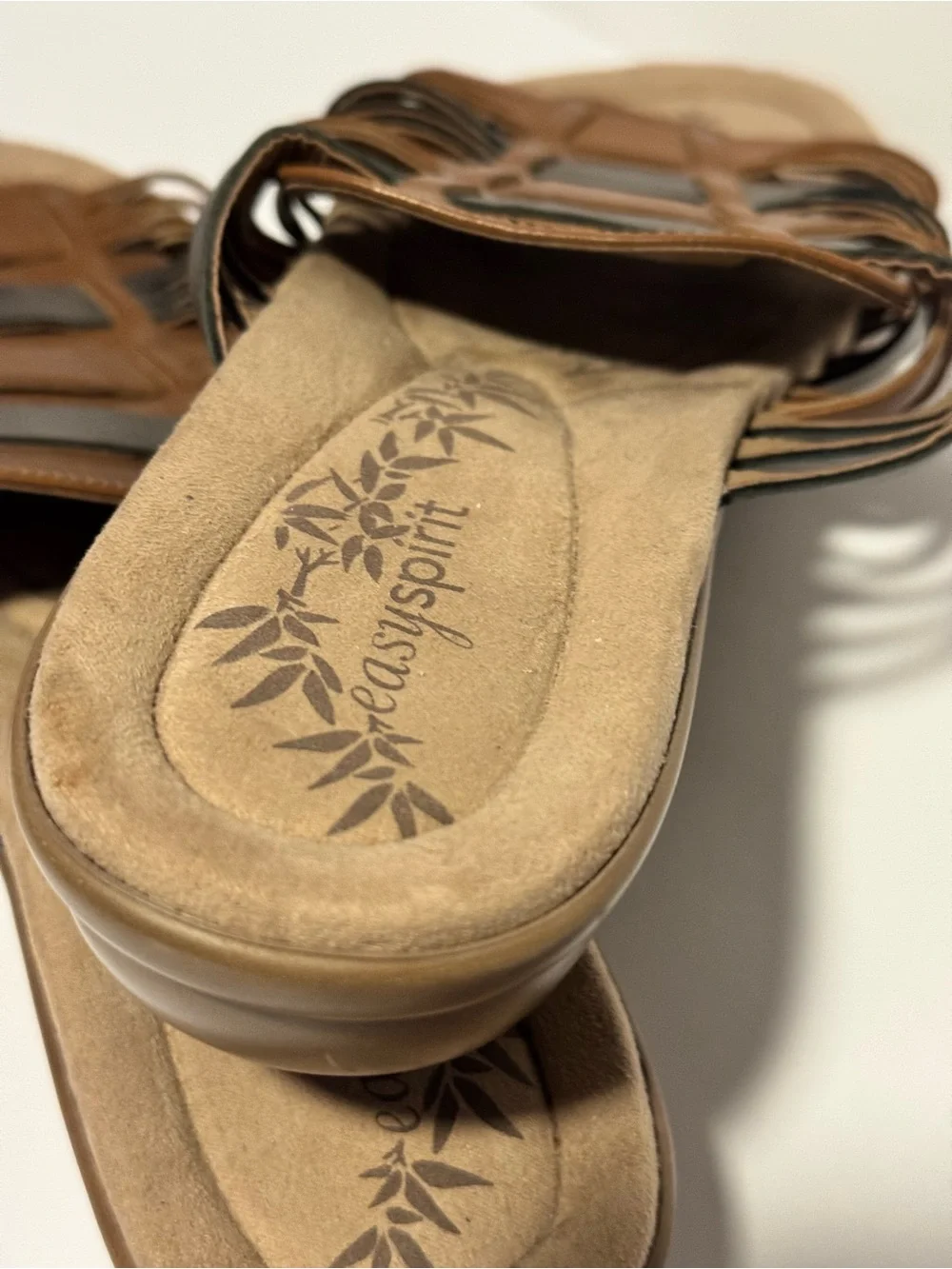 Easy Spirit Women’s 10 Sandal Brown & Gold Slip On Hurrache Style Strappy Shoe